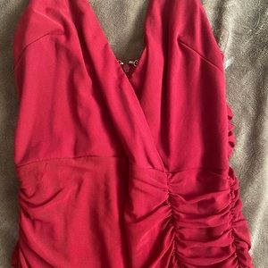 a red windsor dress size small